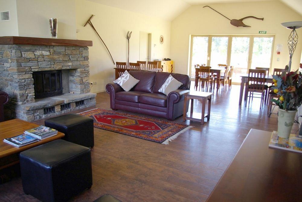 Maple Lodge Luxury Bed & Breakfast Albert Town Bagian luar foto