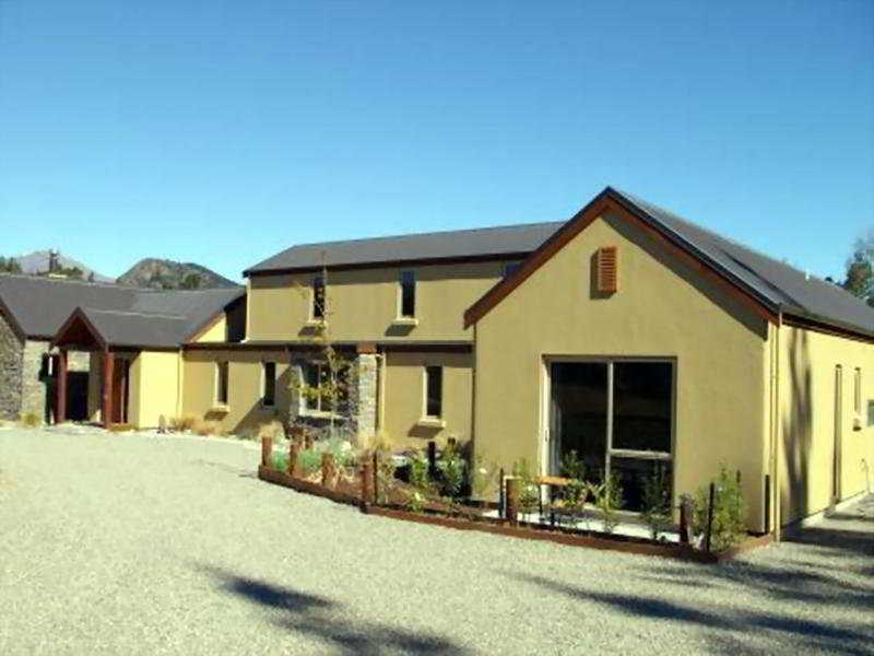 Maple Lodge Luxury Bed & Breakfast Albert Town Bagian luar foto