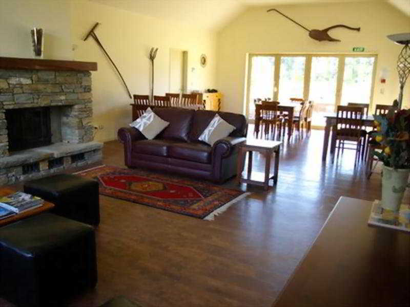Maple Lodge Luxury Bed & Breakfast Albert Town Bagian luar foto