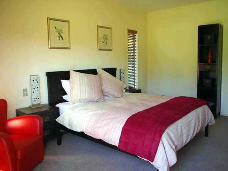 Maple Lodge Luxury Bed & Breakfast Albert Town Bagian luar foto