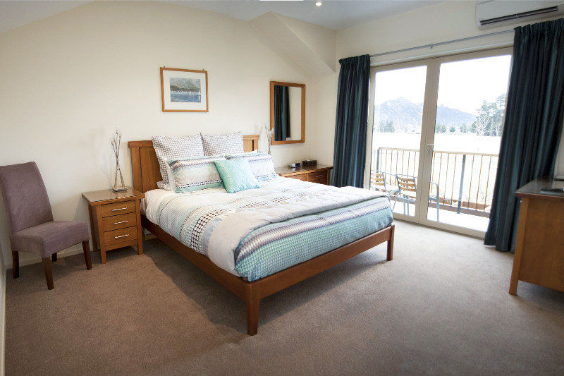 Maple Lodge Luxury Bed & Breakfast Albert Town Bagian luar foto