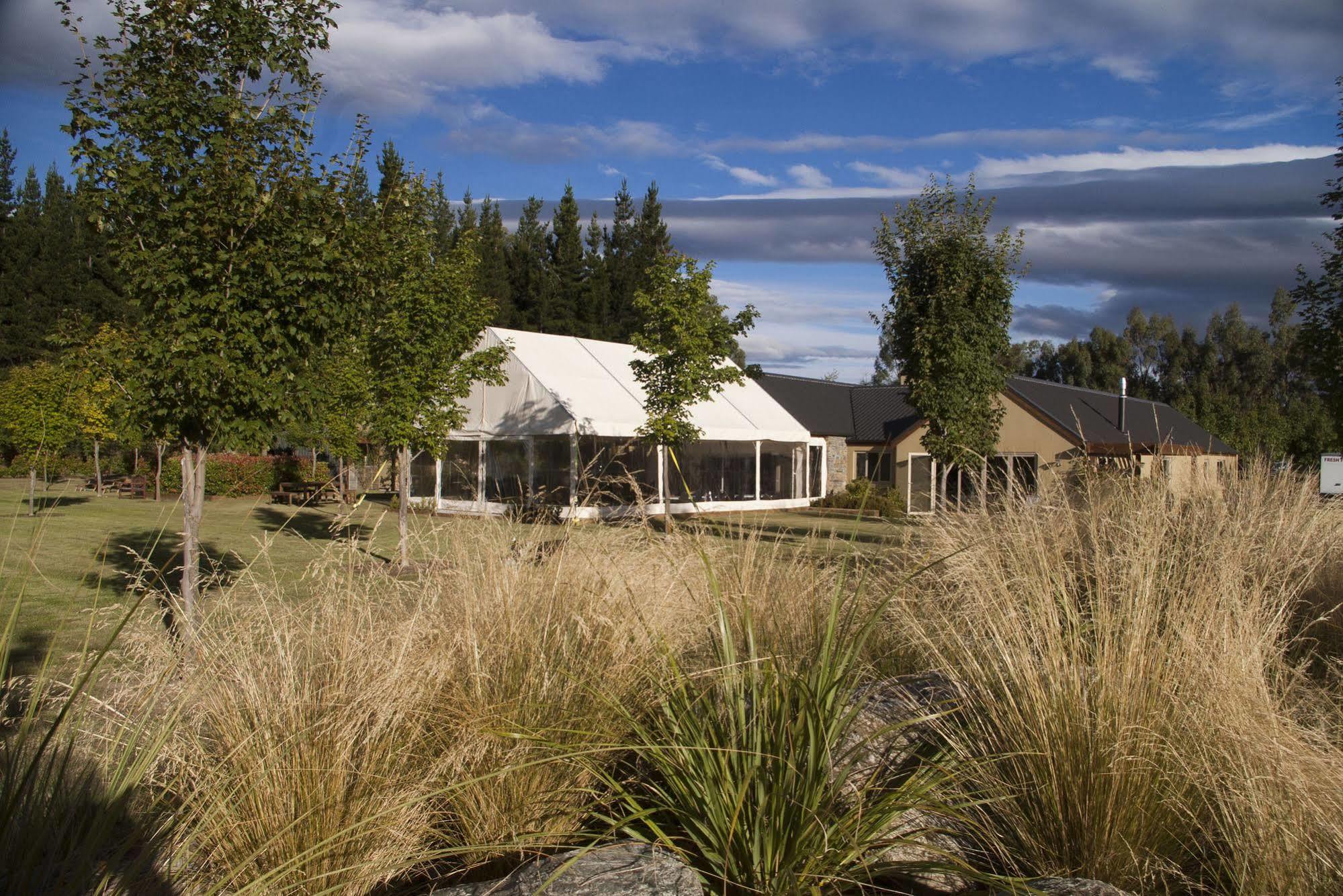 Maple Lodge Luxury Bed & Breakfast Albert Town Bagian luar foto