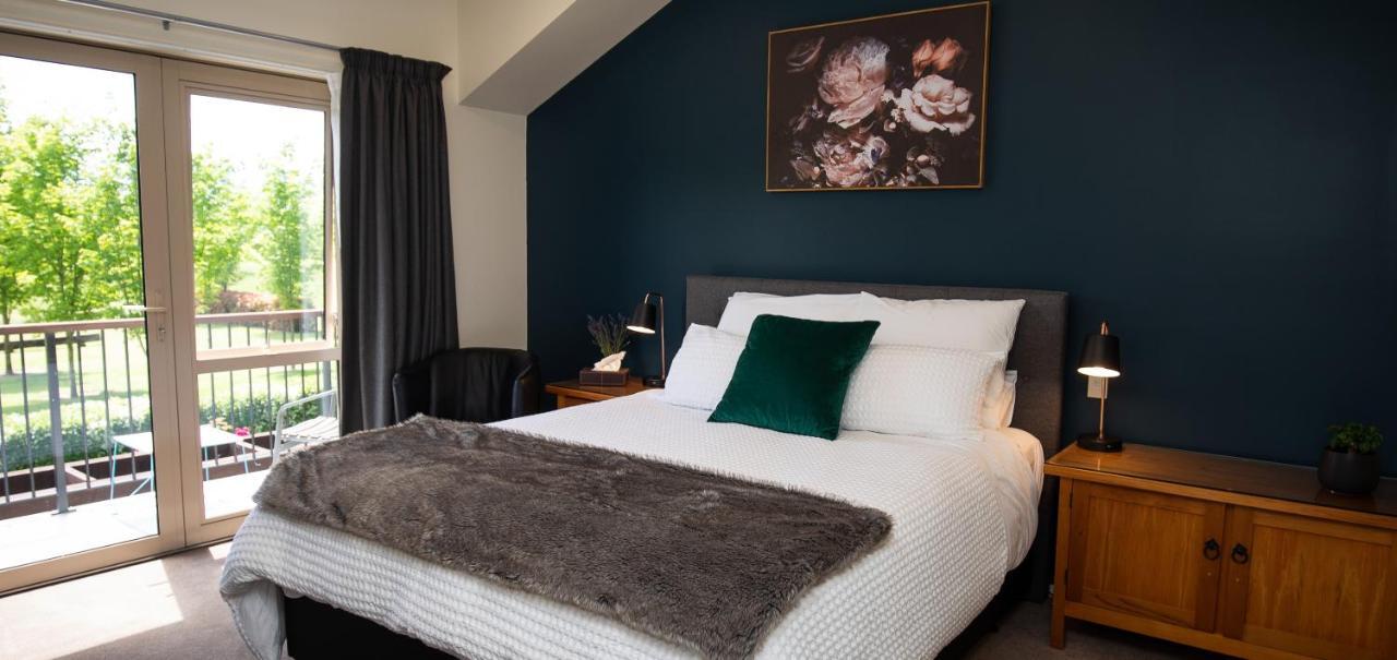 Maple Lodge Luxury Bed & Breakfast Albert Town Bagian luar foto