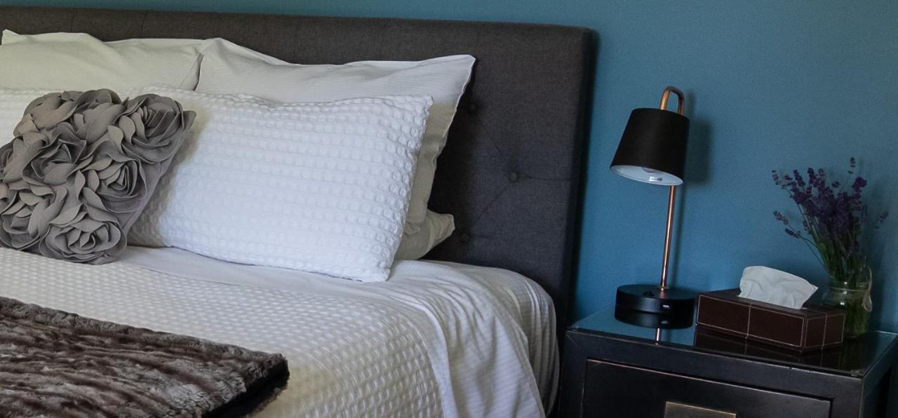 Maple Lodge Luxury Bed & Breakfast Albert Town Bagian luar foto