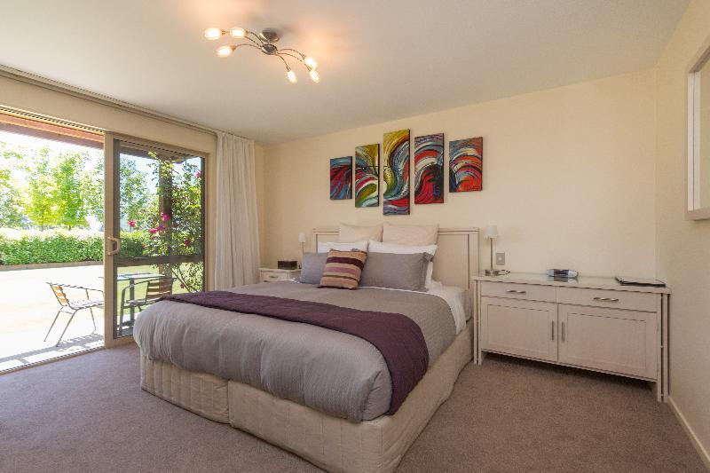 Maple Lodge Luxury Bed & Breakfast Albert Town Bagian luar foto