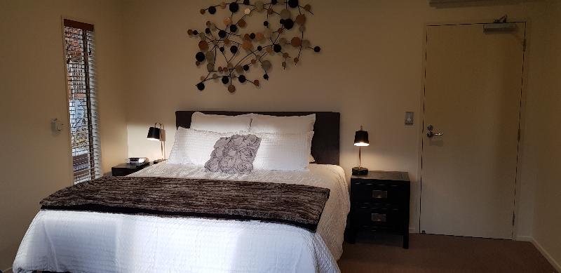 Maple Lodge Luxury Bed & Breakfast Albert Town Bagian luar foto